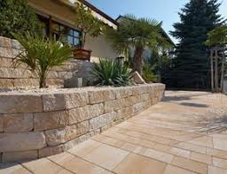 Pflasterstein Mediterran Terrassengestaltung Mit La Tierra Pflaster In Sunset In 2020 Terrace Design Brick Garden Backyard Garden Layout