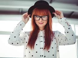Classic bob haircut with blunt bangs: 20 Most Flattering Bangs For Round Faces 2021 Trends