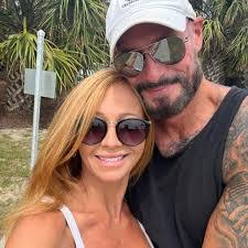 Kathryn Teal's Instagram, Twitter & Facebook