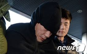 강남역 화장실 살인사건(江南驛化粧室殺人事件)은 김성민(34세)이 2016년 5월 17일 새벽에 서울특별시 서초구 서초동의 노래방 화장실에서 불특정한 여성을 칼로 찔러 살해한 사건이다. ì„œì´ˆ ì„¸ëª¨ë…€ ì‚´í•´ì‚¬ê±´ ì£¼ì‹íˆ¬ìž ì‹¤íŒ¨ ê°€ ë‹¨ì´ˆì˜€ë‚˜