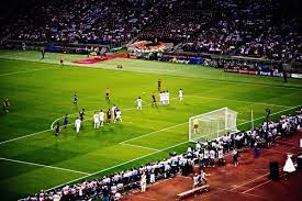 Finale della 54ª edizione della champions league, disputata mercoledì 27 maggio 2009 allo stadio olimpico di roma, tra barcellona e la città si veste per accogliere l'evento internazionale: 2009 Uefa Champions League Final Wikiwand