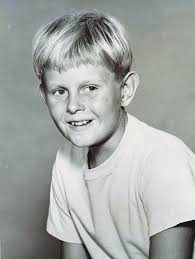 En #LosMagníficosMcCoy, Luke McCoy tiene el mismo nombre que su hermano  menor, el Pequeño Luke. En el primer episodio se explica que sus padres  estaban tan emocionados cuando nació su hijo menor