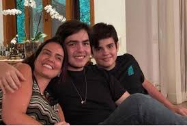 Listen to faustao | soundcloud is an audio platform that lets you listen to what you love and share the sounds you create. Em Foto Rara Filho De Faustao Aparece Irreconhecivel Apos Bariatrica Nsc Total