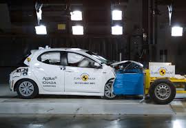 As this is basically a mazda, this is a welcome surprise, as toyota's partner in this vehicle has been designing some fine cabins the past few years. El Toyota Yaris Fue El Primer 5 Estrellas Bajo Nueva Evaluacion De Euro Ncap