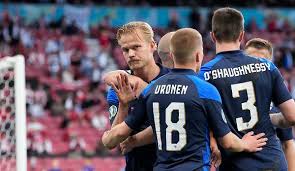 Spieler und fans sind geschockt, das spiel wird unterbrochen. Danemark Finnland 0 1 Eriksen Drama Uberschattet Finnischen Debut Sieg