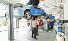 Sebaik anda tarik keluar, anda akan nampak satu kotak hitam kecil di dalam ruangan tersebut, lalu buka penutup kotak itu. Nak Buka Bengkel Ini 8 Perkara Penting Yang Jarang Diceritakan Mekanika