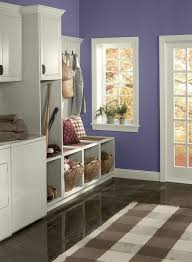 Lila Wand Flur Weisse Mobel Teppich Karo Streifen Zimmer Farben Wohnzimmer Farbe Wohnen