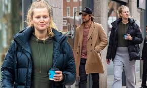 Alex pettyfer has welcomed his first child with wife toni garrn, a daughter named luca malaika. Pregnant Toni Garrn Goes Shopping In London With Husband Alex Pettyfer Daily Mail Online