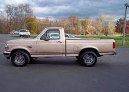 1996 Ford F150 My Personal Fav Model Was The 92 96 Bodystyle Would Love To Have A 95 Or 96 In This Color Sliver Black Ford F150 1996 Ford F150 Ford Trucks