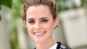 She has gained recognition for her roles in both blockbusters and independent films. Emma Watson Sie Richtet Sich In La Ein Stehen Die Zeichen Auf Familienplanung Bunte De
