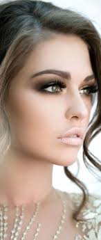 Idee Et Inspiration Look D Ete Tendance 2017 Image Description La Couleur D Yeux Ve Maquillage Mariage Yeux Verts Maquillage Mariage Maquillage De Mariee