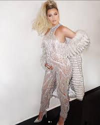 Khloé kardashian has grown up in the spotlight, meaning a lot of photos are out there documenting her style transformation. Khloe Kardashian Style Khloe Kardashian Fashion Photos