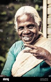 Elderly sari white hair -Fotos und -Bildmaterial in hoher Auflösung