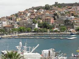 Απαλλαγμένη από τα πιθανά αρνητικά υπονοούμενα της καθημερινής της χρήσης. Kabala Ydatodromio Sto Limani Ena News