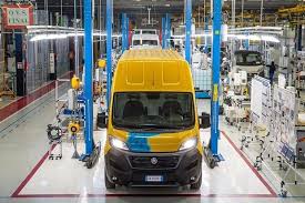 Somit erspart sich der kunde die tour in die fußgängerzone und hat die beste variantenauswahl rund um die uhr sofort im vergleich. Dhl Express Setzt Auf Fiat E Ducato Transporter Marketing Borse