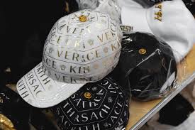 Anda ingin tahu cara bagaimana mengetahui sama ada duit dah masuk atau belum? Backstage At Kith Park S Landmark Fw18 Runway Show In 2021 Kith Versace Sneakers Cap Collection