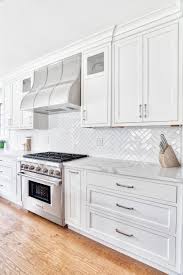 Huge Traditional Eat In Kitchen Photos Huge Elegant Galley Medium Tone In 2020 White Quartzite Countertops White Kitchen Renovation White Cabinets White Countertops