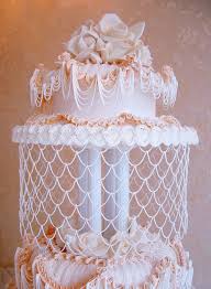 Pin By Cheryl Du Toit On Cake Comp Idea In 2020 Royal Icing Cakes Cake Decorating Classes Royal Icing