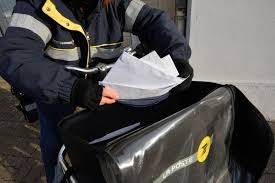 Il a achet du pain. La Poste Reprend Ses Tournees Le Samedi Et Veut Rouvrir Tous Ses Bureaux D Ici Fin