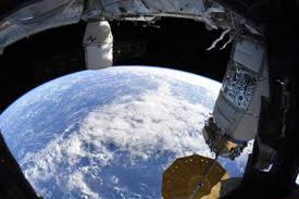 Astronauta Posta Le Foto Della Terra Dallo Spazio Ma I Terrapiattisti Non Le Credono Bel Tentativo