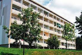 Wohl keine stadt bietet so viele wohnstandorte mit grünanlagen, landschaftlichen schönheiten und immergrünen wäldern wie das obervogtländische bad elster. Wohnungsbaugesellschaft Bad Elster Willkommen