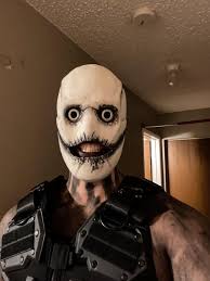 Voici mon costume avec le maquillage fait. Corey Taylor/Chris Mash-Up  immobile. : r/Slipknot