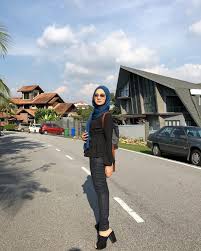 Kamaruddin mape & azwaliza azman. Wajah Persis Neelofa Kejayaan Hawa Rizwana Cetus Inspirasi Golongan Millennial Nona