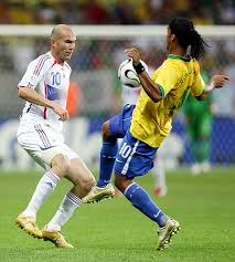 頭突き以外を見て欲しい！ 多くのファンを魅了した伝説のサッカー選手・ジダン | サッカーニュース、速報、国内・海外。Golacoですべて