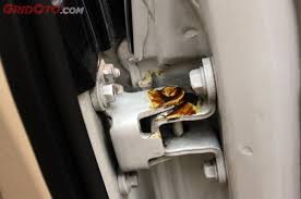 Daftar harga engsel pintu dan jendela. Engsel Pintu Rusak Biaya Servisnya Di Bengkel Spesialis Cuma Segini Sob Gridoto Com