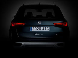 2021 seat ateca'nın teknolojik yeniliklerinden ses tanıma özelliği, esim, kablosuz telefon şarj. 2021 Seat Ateca Facelift Unveiling Date Revealed Carscoops