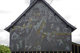 Slate Art By Uwe Bierbaum And Many Helpers At Kaisersesch Germany Photo Http Www 13 Sanierungspreis De Dach Proj Schiefer Fassade Schiefer Holzschindeln