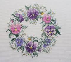 Stickvorlage weihnachtsstern kranz decke kreuzstich dmc. Cross Stitch Finished Unframed Lovely Pansy Wreath In Pink And Purple Kreuzstichblumen Kreuzstich Landschaft Sticken Kreuzstich