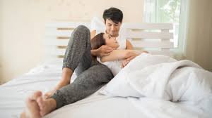 Tips ini sering kali dilewatkan oleh pasangan yang baru menikah. 7 Tips Bercinta Agar Tidak Sakit Saat Berhubungan Seks Di Malam Pertama Kumparan Com
