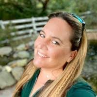 Shelly Pettit's Instagram, Twitter & Facebook