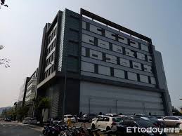 © 由 tvbs新聞網 提供 張雅琴透露今日會趕緊快篩。 （圖／翻攝自張雅琴臉書） 台北市內湖區一名男攝影師猝死在壹電視大樓廁所，經過pcr檢測確診新冠肺炎，大樓緊急清消。 同時也爆出該名男攝影師有參與主播張雅琴的節目拍攝，對此，張雅琴回應了，並曝現在的身體狀況。 Jjdg2rvlo9pjdm