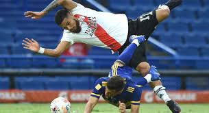 Min 43 impresionante quite de fabra, notable acción del lateral que se jugó la vida ante julián, que se min 37 buen tramo de river ahora pudiendo jugar con los laterales, asociándose con ponzio y enzo, copando de a poco la mitad del campo que equilibra. Boca Juniors Y River Plate Empataron En La Bombonera Por El Superclasico De La Copa De La Liga Profesional