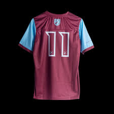 Band iron maiden berkolaborasi dengan klub sepakbola asal inggris, west ham united dan membuat jersey yang diberi nama 'die with your boots on'. 19 20 Men S West Ham United X Iron Maiden Joint Jersi Football Jersey Cresswell Yarmolenko Haller Noble Lanzini Jerseys Shopee Malaysia