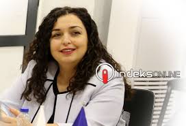 Rivlerësimi i votave të qeveris është punë e deputetëve dhe jo gjykatës kushtetuse mendoj unë,kur deputeti mungon nji kohë të gjatë d.m.th.nuk përfaqëson ata që e kan zgjedhë dhe kuvendi tja heqi mandatin dhe ta mar mandatin pas ardhësi tij nga e njëjta parti. Votimi I Diaspores Vjosa Osmani Leter Kqz Se Vota S Mund Te Kushtezohet Me Nje Telefonate Indeksonline Net