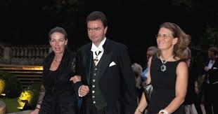 We did not find results for: Royalty Pomp The Family