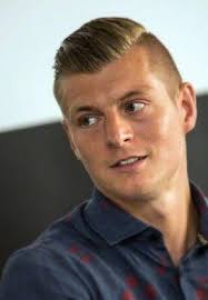 Toni Kroos Hairstyles Toni Kroos Foundation Visit And Rsldjrl Hair Styles Toni Kroos Hair Styles Football Players