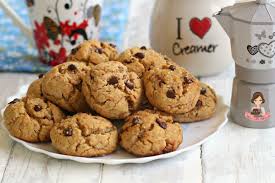 Croccanti, leggeri e semplici da preparare, questi biscotti sono fatti con farina integrale e avena, senza grassi animali! Biscotti Integrali Inzupposi Con Gocce Di Cioccolato Tutto Fa Brodo In Cucina