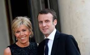 Brigitte macron, wife of french president emmanuel macron, has a great sense of fashion. Mariage Rumeur Amities Mondaines Trois Choses Que L On Apprend Sur Les Macron En Lisant Les Macron