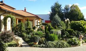 Mediterrane pflanzen für den garten geben eurem zuhause das flair des sonnigen südens. Mediterrane Pflanzen Toskanagarten Lingenfeld Erlebnisgartnerei