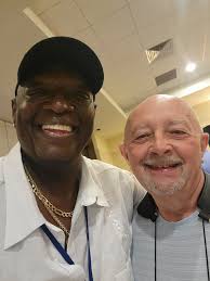 The cats playing jazz the saxophone 🦊