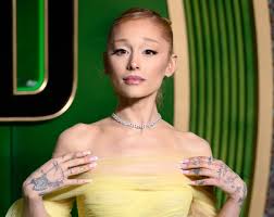 Ariana Grande Has Had It With Beauty-and Body-shaming: “No One Has the  Right to Say Shit” | Vanity Fair