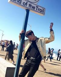 Santa monika dihormati sebagai pelindung ibu rumah tangga. Park Bo Gum Looks Beautiful Under The Santa Monica Sun Aktor Gambar Kim Woo Bin