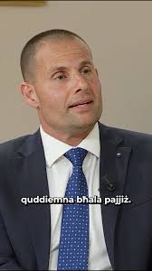 Iffukati li nimplimentaw favur in-nies.