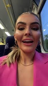 Nicole Robarge's Instagram, Twitter & Facebook