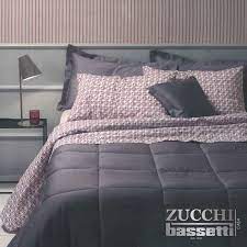 Completo lenzuola per letto da una piazza della zucchi con disegnati dei gatti, 100% cotone, chiusura delle federe con bottoni automatici. Copripiumino Piazza E Mezza Pasubio 61 Biancheria48 Shop