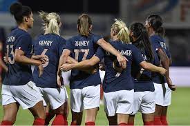 L'équipe de france de football, créée en 1904, est l'équipe nationale qui représente la france dans les compétitions internationales masculines de football, sous l'égide de la fédération française de football (fff). Equipe De France Feminine Le Calendrier Des Bleues Avec Les Eliminatoires De L Euro 2021